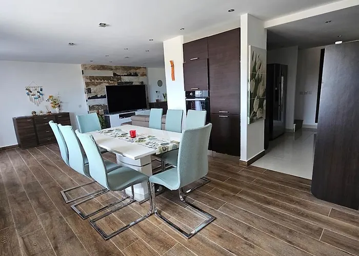 Soulnest Peace Bedroom In Shared Flat Δωμάτια σε οικογενειακή κατοικία Qbajjar