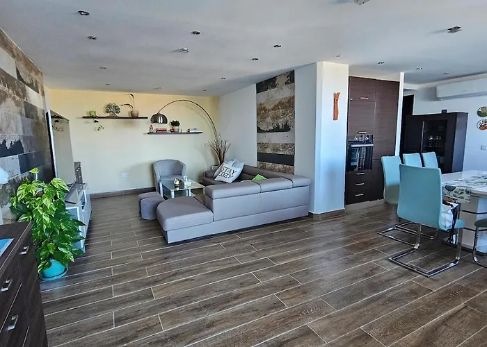 Проживание в семье Soulnest Peace Bedroom In Shared Flat